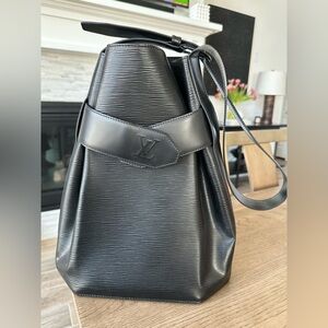 Louis Vuitton Sac D’Epaule GM in Black Epi with black hardware